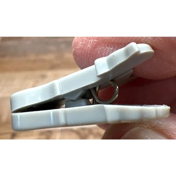 Set Of 5 Gray Cat-Shaped Clips For Home & Office Organization - Picture 2 of 3